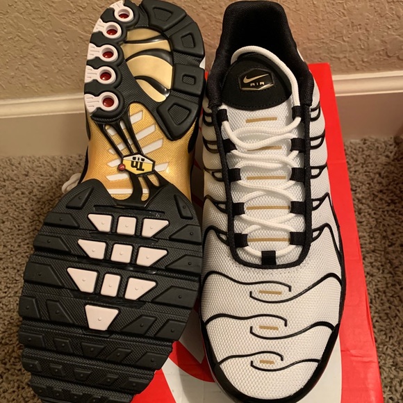 Nike Air Max Plus White Black Metallic Gold - Picture 4 of 6